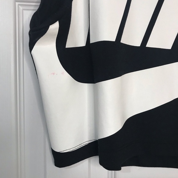 Nike Women's Black Crop Top *flawed* - Picture 7 of 8